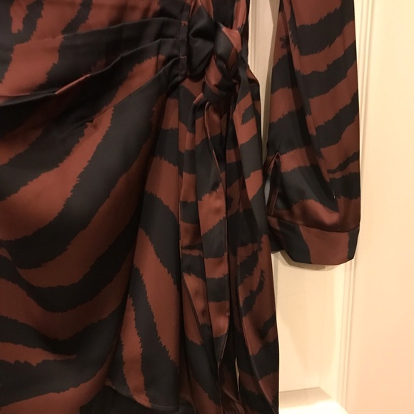 Dress - Picture 3 of 4